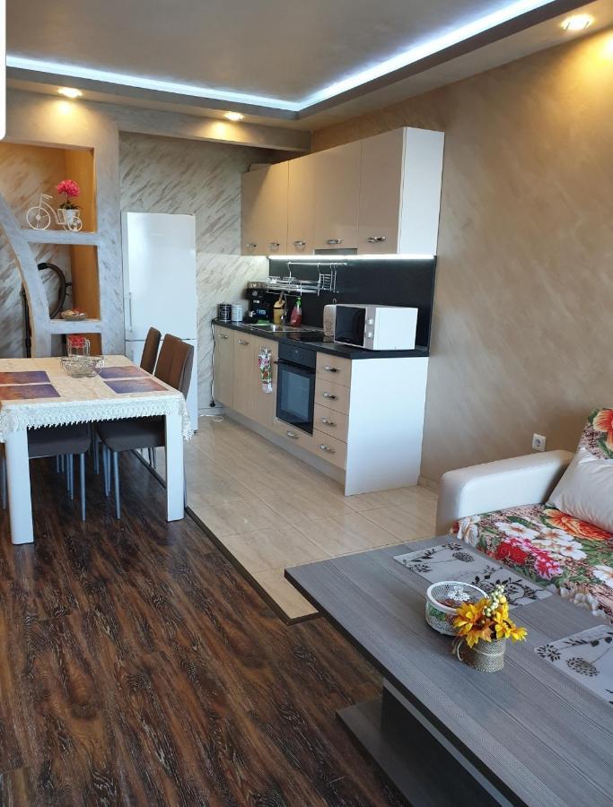 Sunshine Apartment Pomorie Exterior photo